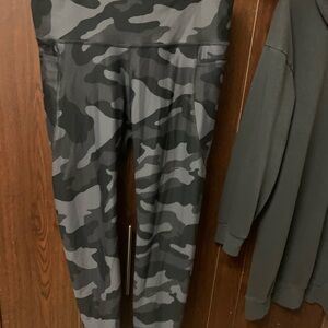 Old Navy Leggings! 3 pairs plus hoodie 60 and bundled shipping!